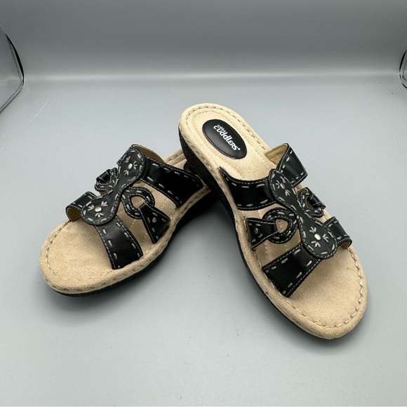 Cobbie Cuddlers Womens Bailey Slip On BLack Leather Upper Sandals Size 8.5 Wide - Picture 1 of 9